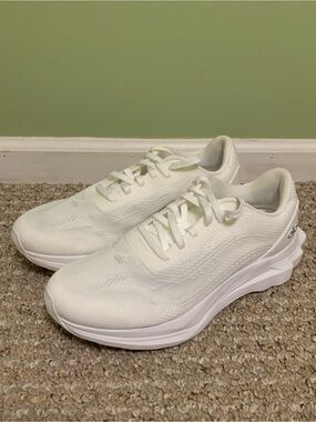 Alo Yoga Runner Shoes - White - Women's size 12 / Men's size 10.5